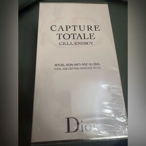 Dior Capture Totale C.E.L.L. Energy Skincare Box